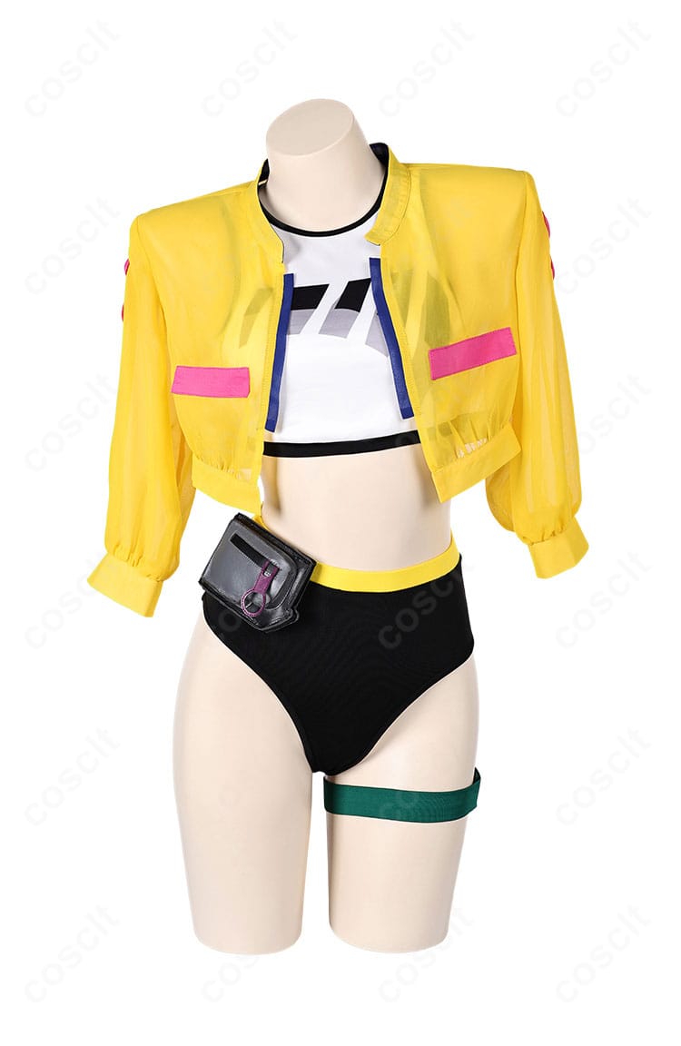 VALORANT キルジョイ 通常衣装コスプレの正面。イエローのコートとトップス・パンツの配色を忠実に再現。