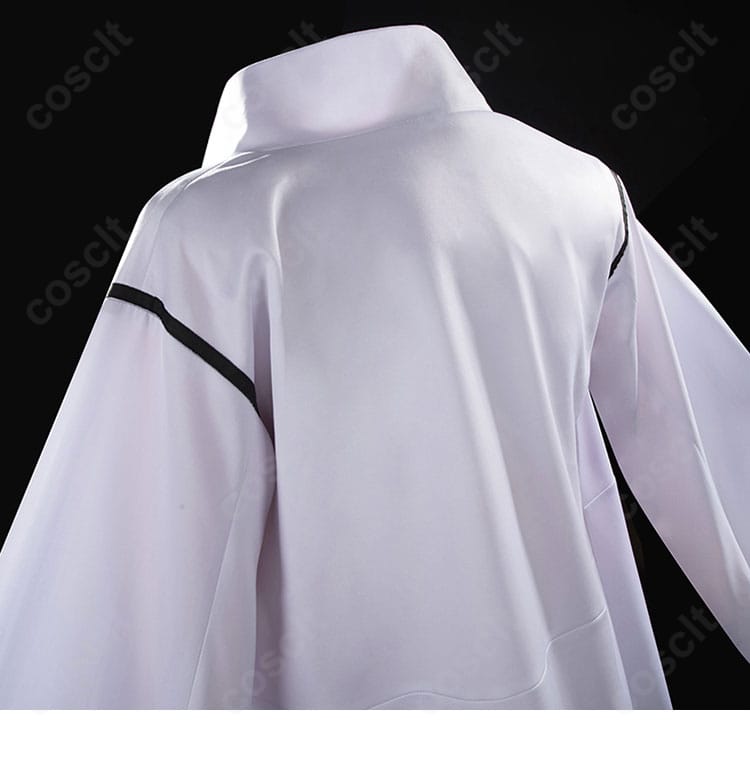 コート背面の装飾ディテール。エイプリルフール衣装の個性を表す背面意匠を強調。