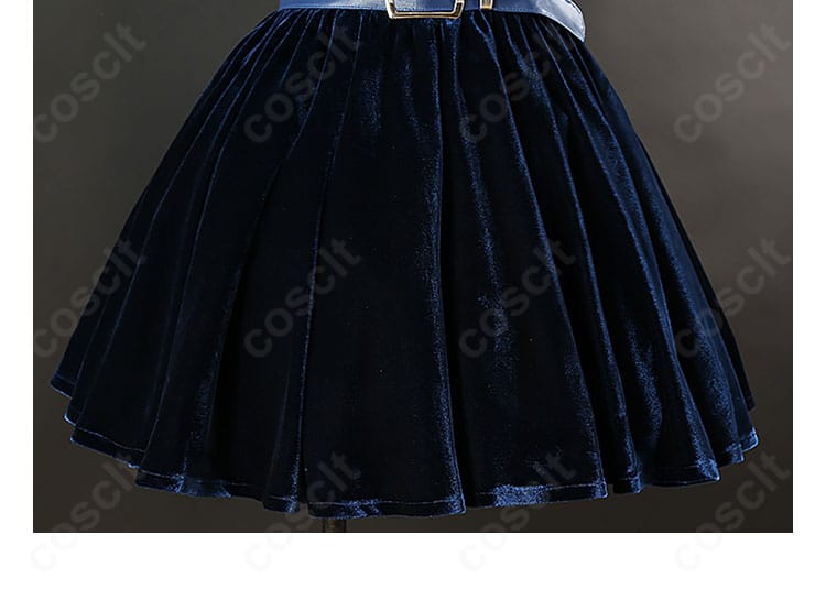 スカート生地の質感アップ。軽量で通気性に優れた素材感とステッチワーク。