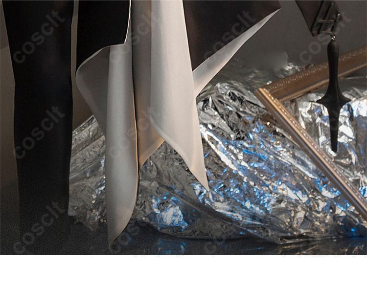 裾（ヘムライン）の装飾。縁取りと模様のコントラストが撮影映えするディテール。