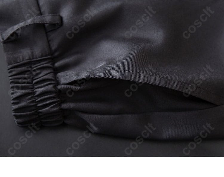 ズボンのステッチとシルエット。脚線をすっきり見せるパターン設計。