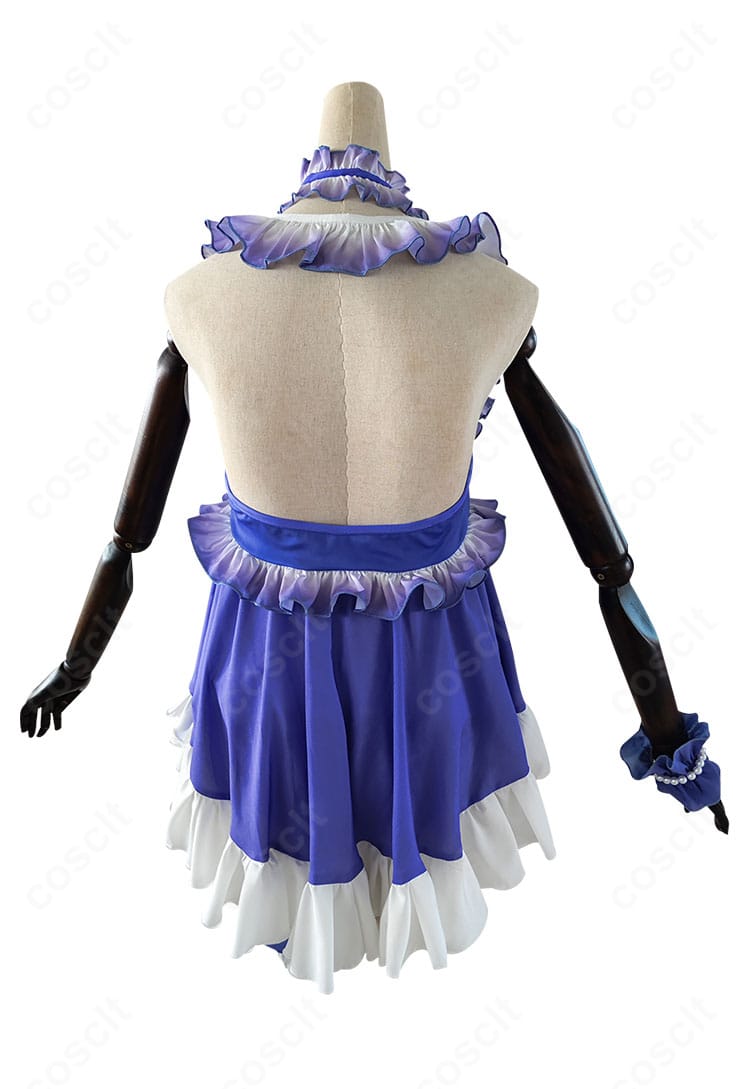 東條希 水着コスプレの背面。ストラップ位置と背中のライン、腰周りの装飾まで細部を丁寧に作り込み。