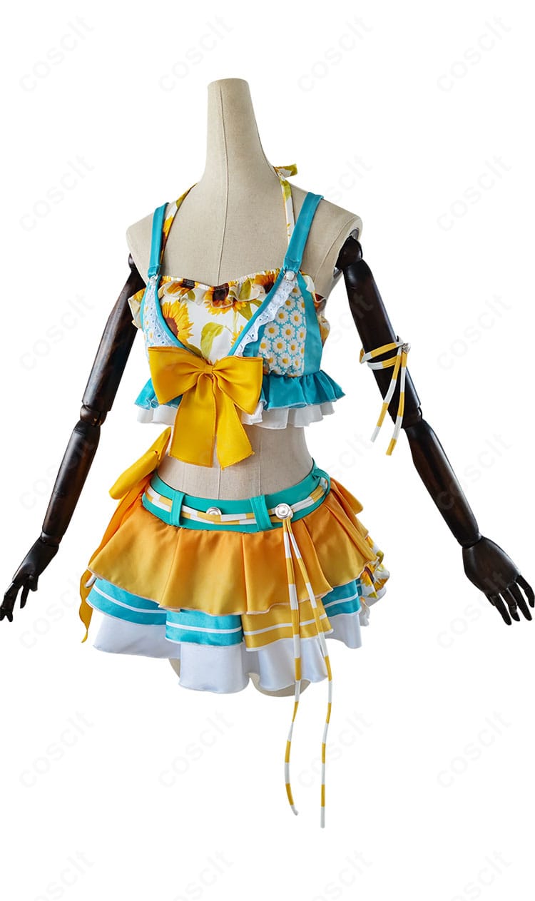 星空凛 μ’s水着ver. コスプレ衣装の側面写真。ウエストラインとスカートのフレア、装飾位置の再現度を確認できる角度。