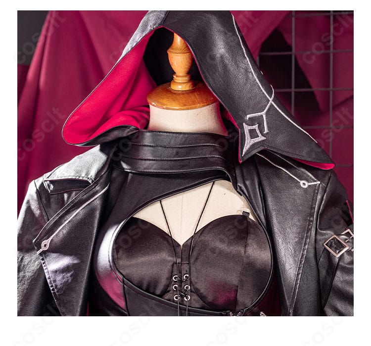 ゾーヤ衣装の領口装飾アップ。ネックレスとカラーの構成、留め具の仕立てを表示。