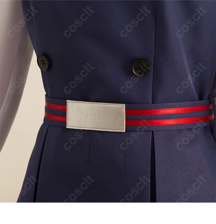 ウエストベルトの装飾ディテール。位置決めがしやすくコーデの完成度を高めるポイント。