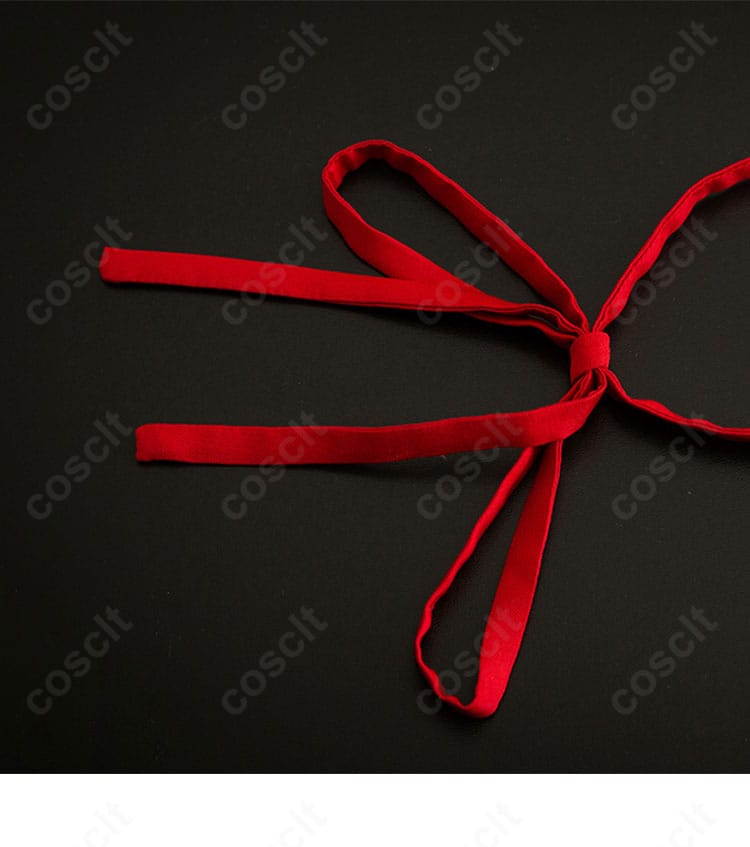 赤いリボンの色味と質感の接写。鮮やかな発色で視線を集めるメインアクセント。