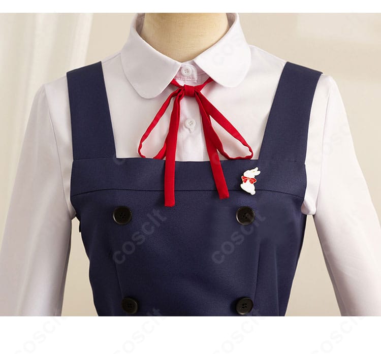 胸元リボンのクローズアップ。結び目の形が整い、華やかさを添えるアクセント。