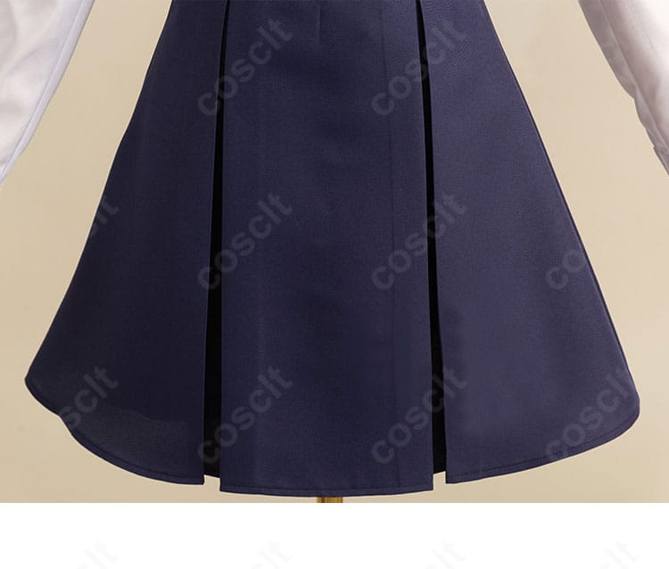 スカートの裾ディテール。可愛らしい広がりと整ったドレープ感が特徴。