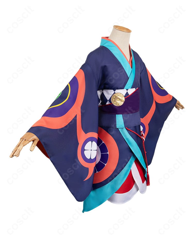 右側面のシルエットを写した画像。袖や帯位置、スカートのラインが分かり、立ち姿の美しさを確認できます。