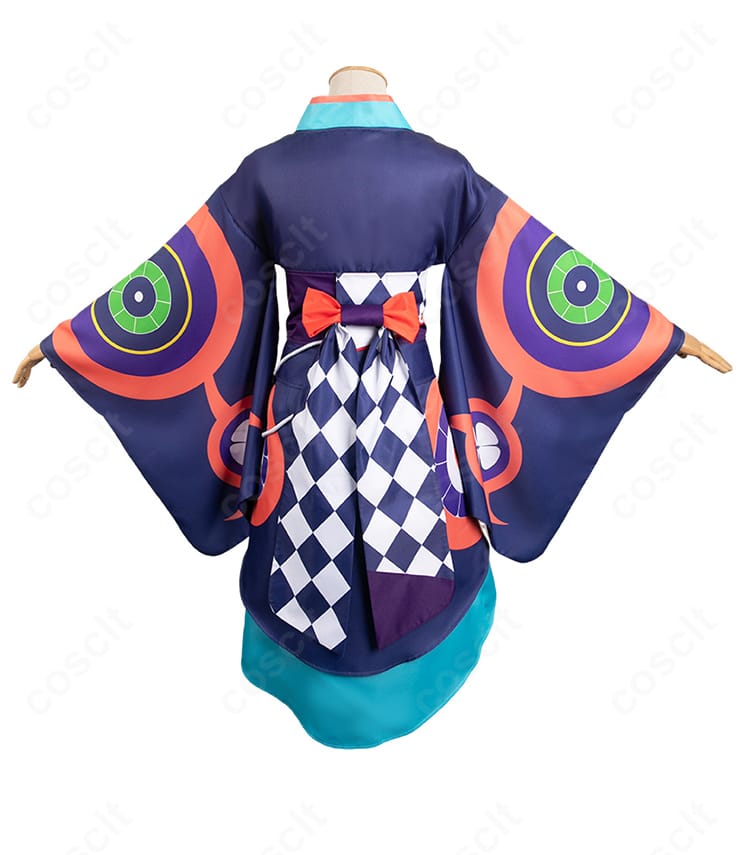 背面全体画像。背部の蝶結びと帯の構造、後ろ姿の再現度を示すディテールが確認できます。