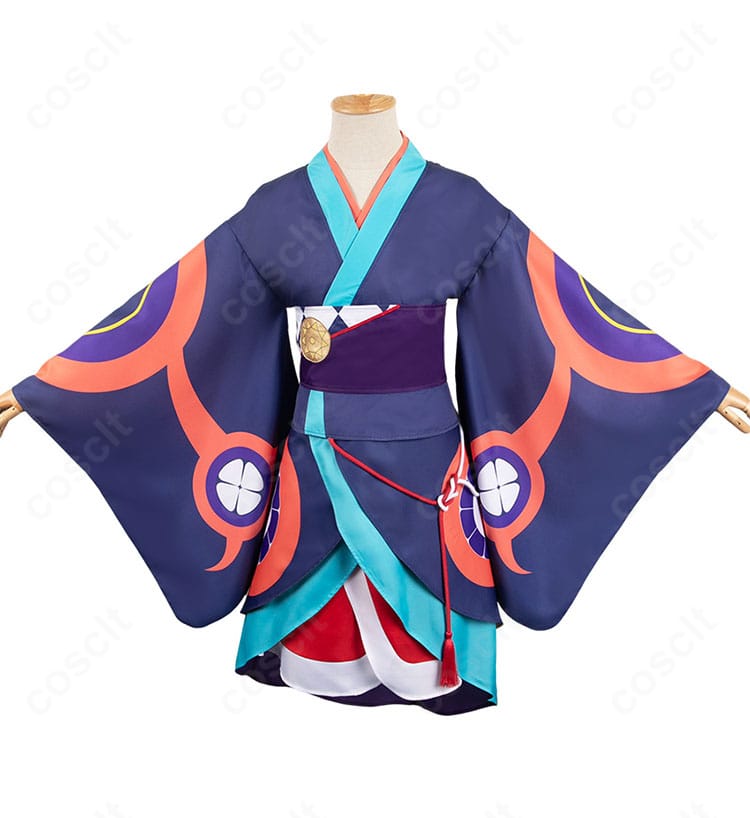 正面から見た薬売りコスプレ。特徴的な配色の着物と柄、襟元のデザインがはっきり分かるカット。