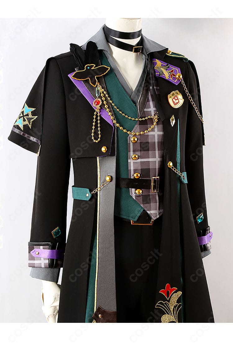 インテリジェンス衣装の装飾詳細。バッジ、チェーン、ベルト金具の質感と固定方法が分かる接写。