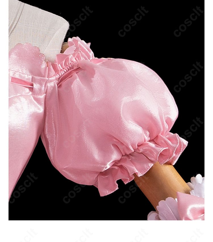 肩から袖にかけての装飾ディテールの接写。質感と縫製の作り込みが分かる写真