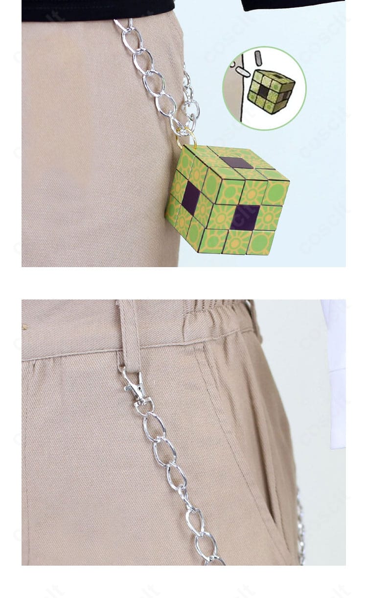 小物のルービックキューブ。Nの象徴的アクセサリーとしてサイズと色味を揃えたアイテム