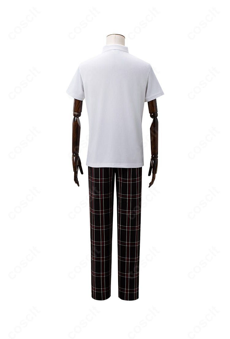 ペルソナ5 雨宮蓮 夏服コスプレの背面ディテール。背中のラインとパンツのチェック柄がわかる角度。