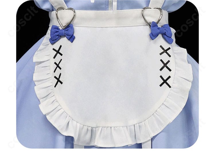 エプロン(囲裙)装飾の近接画像。フリルのボリュームとウエスト結びの仕様が分かる宝多六花コスプレ衣装のディテール。