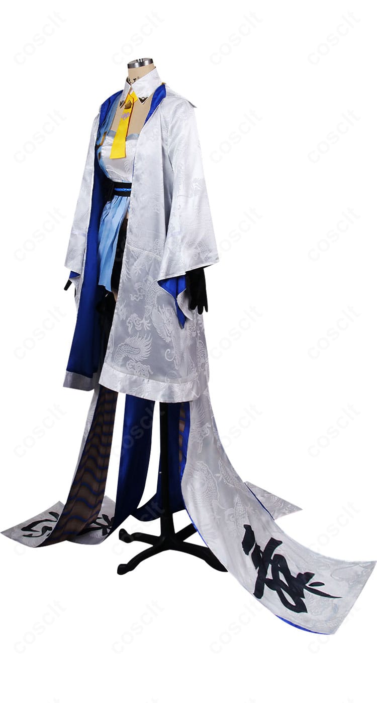 アークナイツ リン衣装の側面。コートのハリ感とレイヤー構成、シルエットの流れを確認できる写真