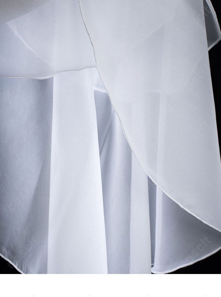 袖口の近接写真、パイピングと装飾の質感表現