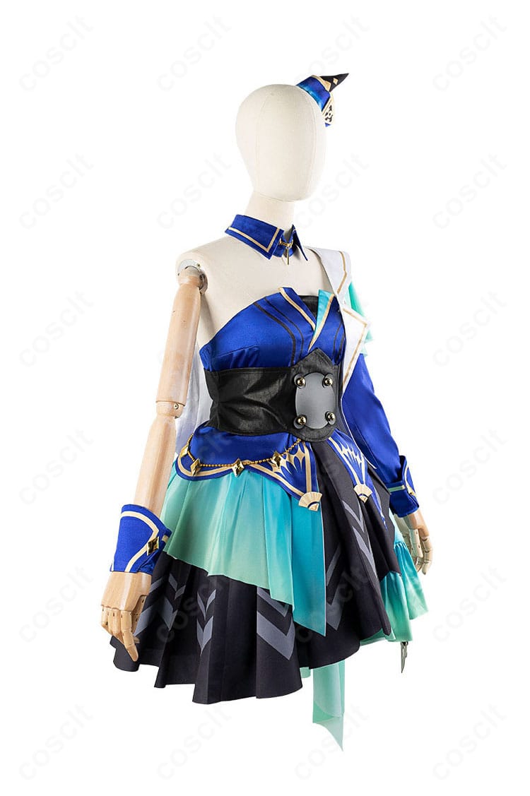 ウマ娘 ヴィルシーナ コスプレ衣装の右側面。マントの落ち感とコルセットベルトのラインが見える