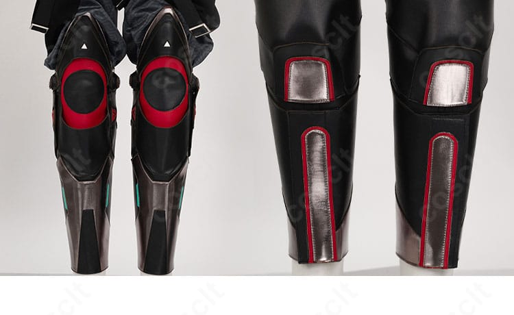 足鎧（レッグアーマー）の装飾と固定バンドの近接ディテール