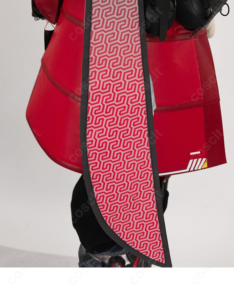 背部装飾と背飾りの留め構造を捉えたクローズアップ