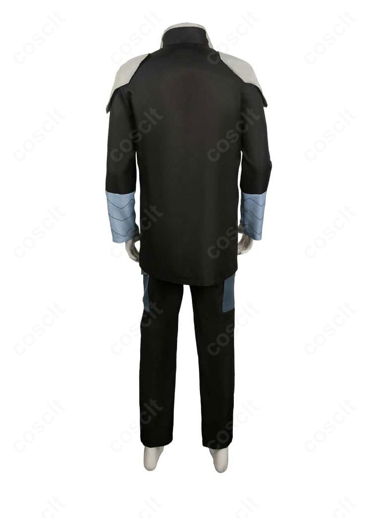 怪獣8号 保科宗四郎コスプレ 背面ディテール。背中のラインと裾の落ち感を捉えた写真。