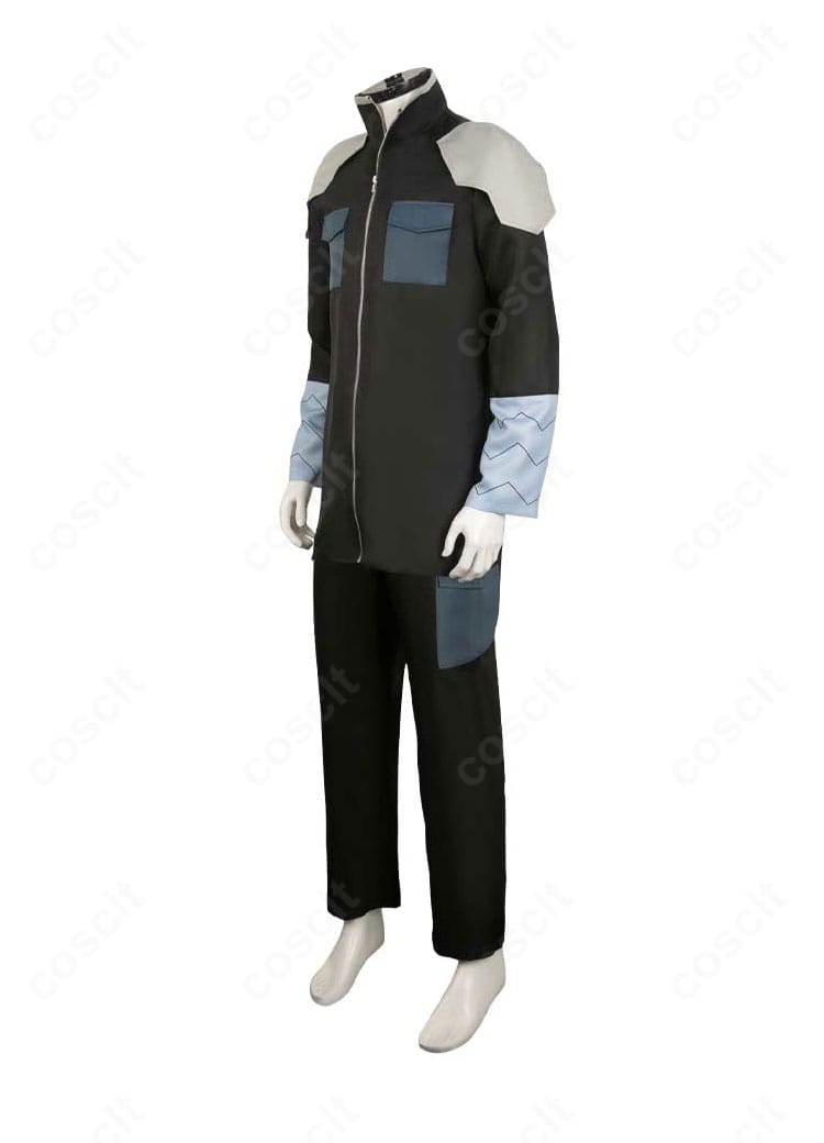 怪獣8号 保科宗四郎コスプレ 側面ディテール。肩から袖、脇線の収まりとシルエットのシャープさを確認できる角度。