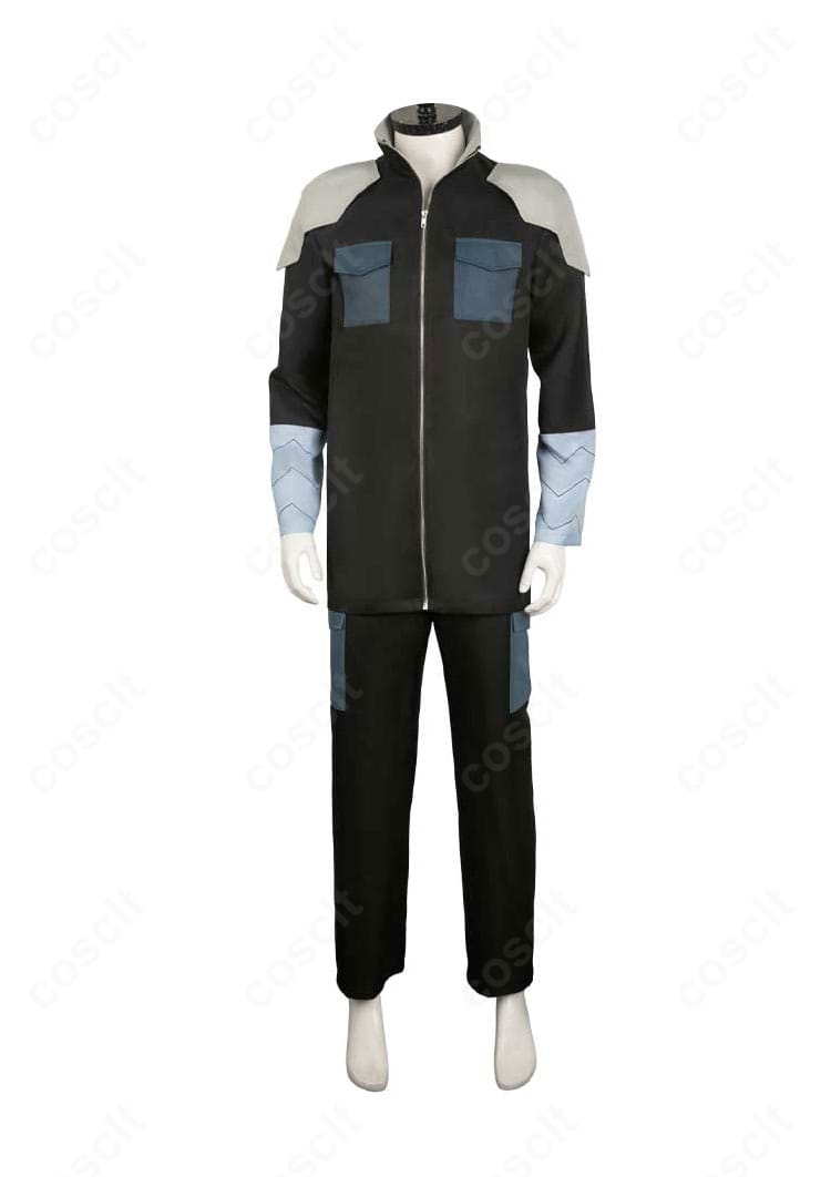 怪獣8号 保科宗四郎コスプレ 正面ディテール。上着とズボンの質感と切り替え、縫製ラインがわかるアップ。