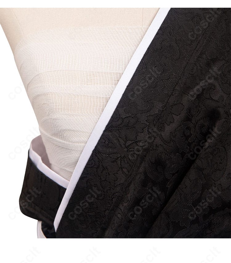 FF14 夜鶴胴着コスプレ衣装の斜襟装飾アップ。精緻な刺繍と縁取りの仕立てが分かる。