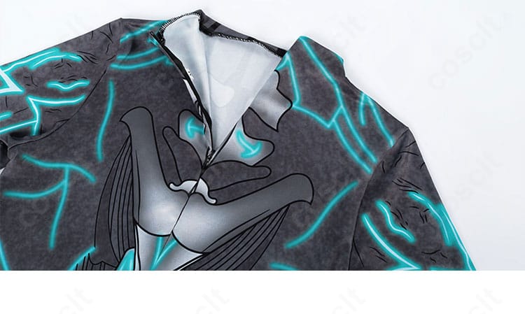 衣装に使われたチェーン装飾の近接。質感と取り付け位置を解説