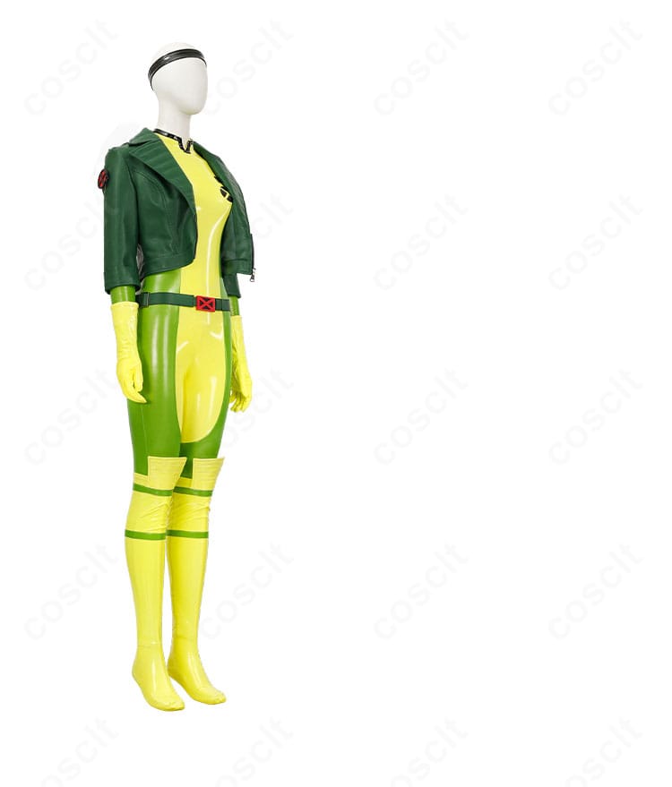 ローグ衣装のサイドビュー。腕の可動域とシルエット、ブーツカバーの側面ラインが分かる角度。