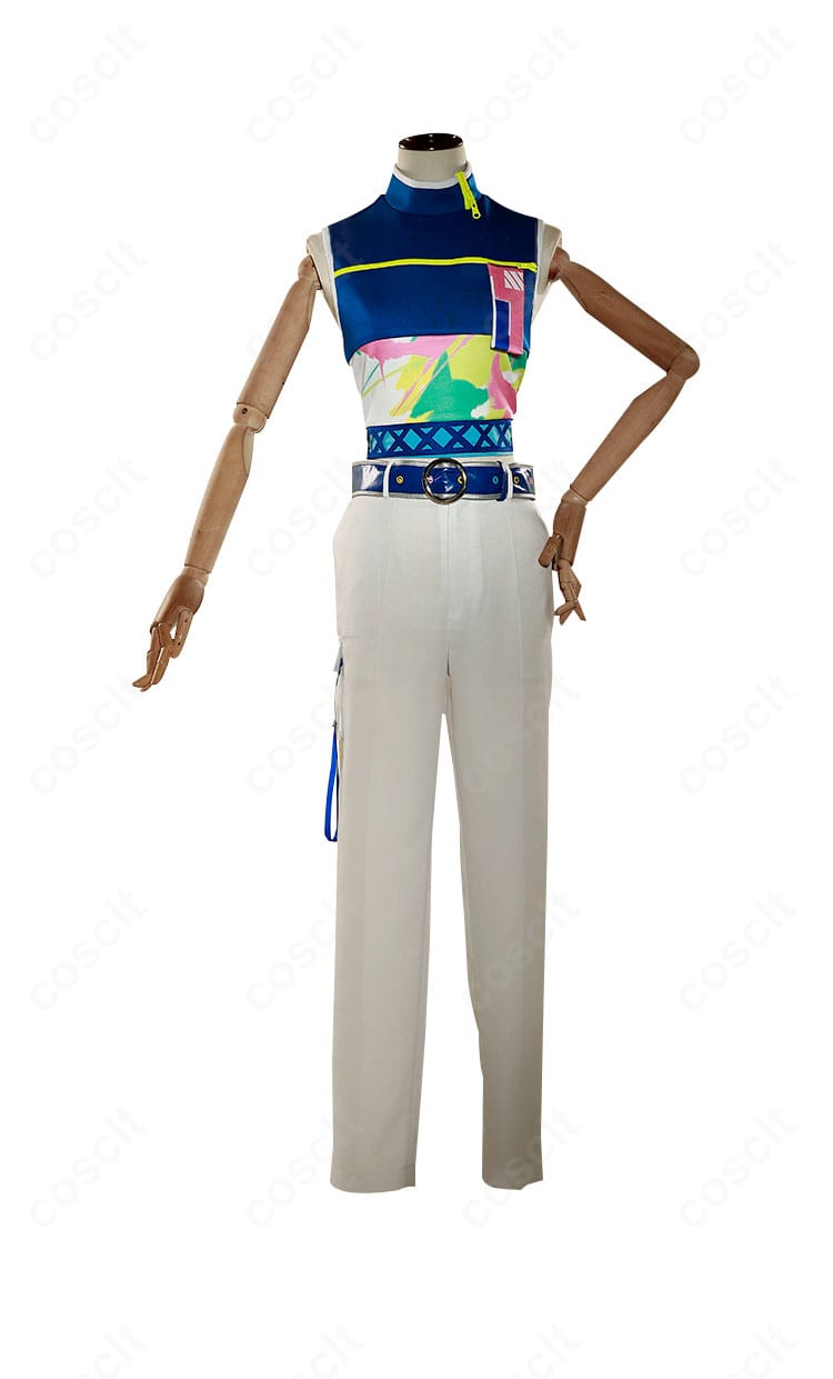 インナー正面のクローズアップ。胸元の意匠や生地のハリ感、縫製ラインを詳しく示した画像。