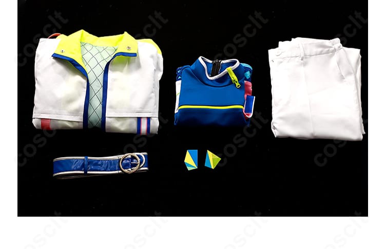 セット内容一式の平置き画像。コート、インナー、ズボン、ベルト、飾り物が揃った構成を示す。