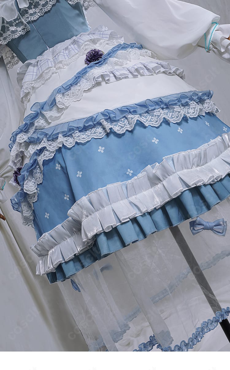 エマ・ウッズ衣装スカート背面装飾。シンプルかつ上品な意匠で後ろ姿が映える。