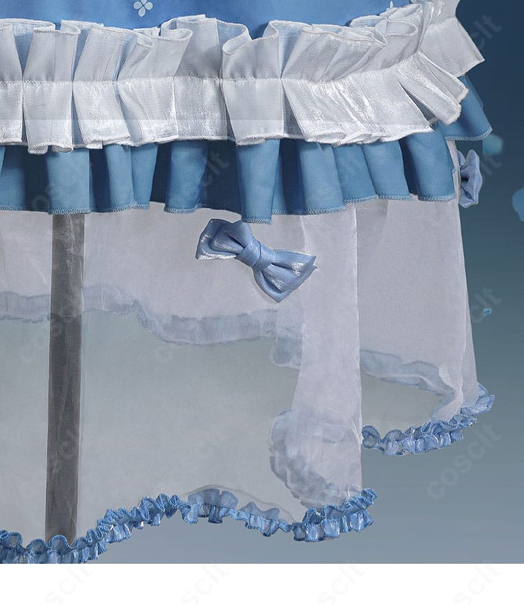 エマ・ウッズ衣装スカート下部の装飾クローズアップ。華やかさと落ち着きを両立したデザイン。