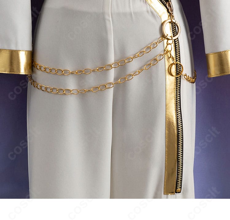 腰回りのチェーン装飾ディテール。取り付け位置と長さのバランスが見える写真
