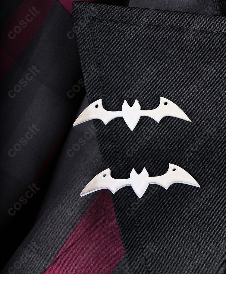 襟周りの装飾パーツと配置バランスを見せる葛葉衣装のアクセント詳細