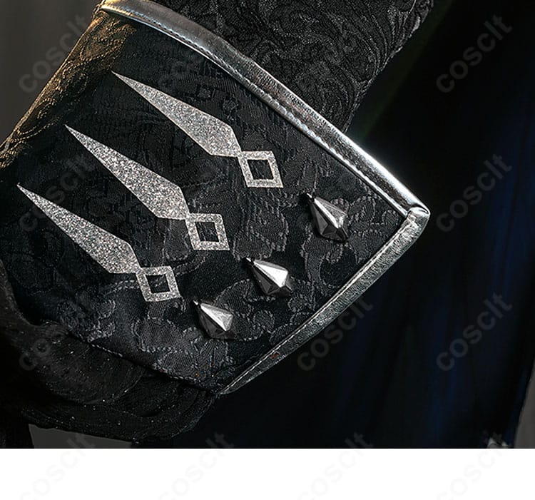 袖口の装飾ディテール。カフまわりの意匠とラインの端正さを表現。