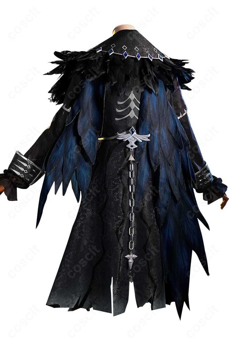 ジョゼフ 亡霊の魔術師 コスの背面。マントの流れと後ろ飾り、羽の配置を確認できるカット。