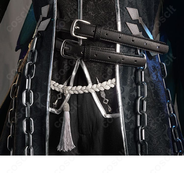 腰の装飾アップ。紐飾りと胸飾りに連なる意匠でキャラ性を強調。