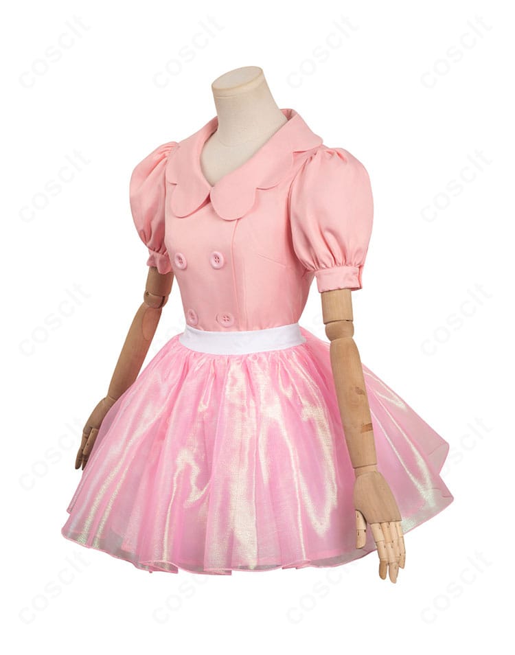 バービー コスプレ衣装の側面図。サイドラインと装飾配置、スカートのボリューム感が確認できる画像。
