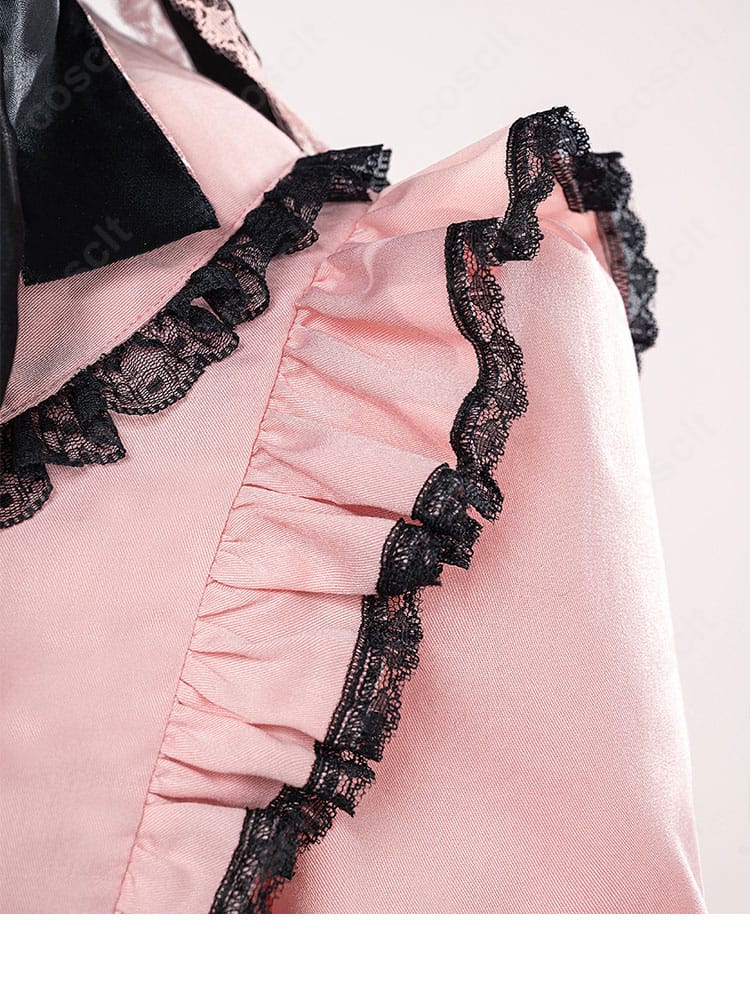 肩と袖の装飾ディテール。縫製ラインと装飾パーツの仕上げがわかる近接ショット。