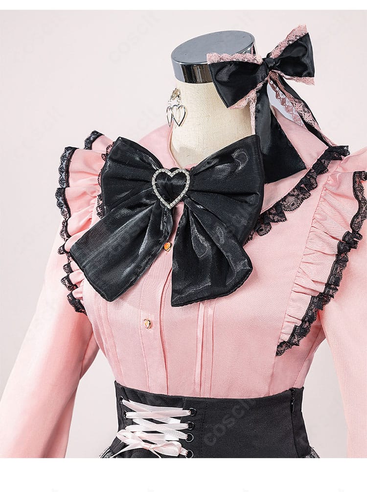 星野アイの蝶ネクタイ風スカーフと髪飾り。特徴的アクセサリーの質感と形状をクローズアップ。