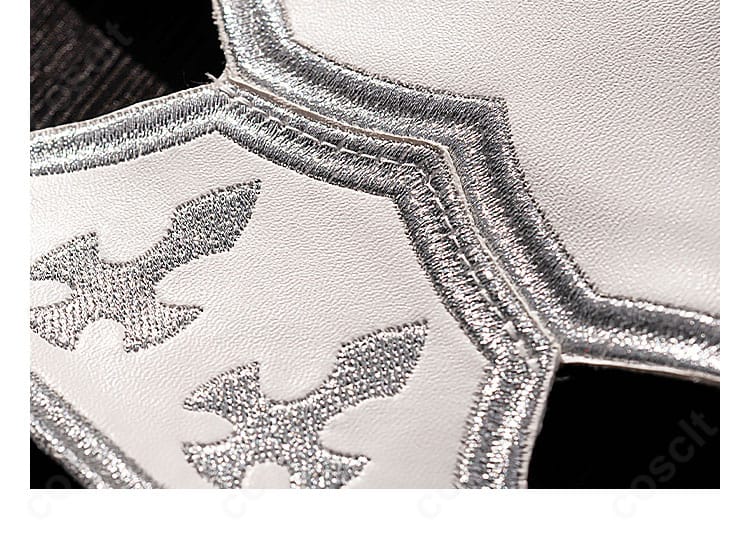 アスナコスプレ衣装の胸元装飾アップ。胸当ての形状と固定位置、質感が分かるカット