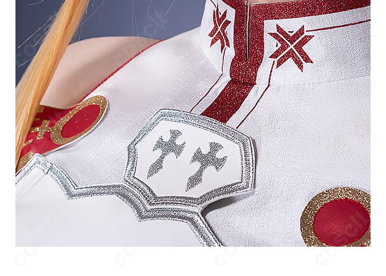 アスナコスプレ衣装の襟元アップ。白地に赤ラインの清潔感ある配色と縫製の整いを示す