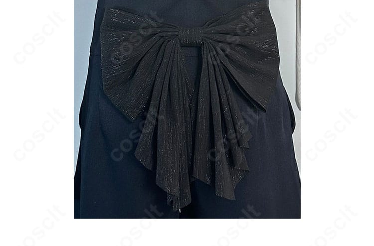 背面の蝶モチーフ装飾の拡大。コスチュームのアクセントとして印象的に配置。