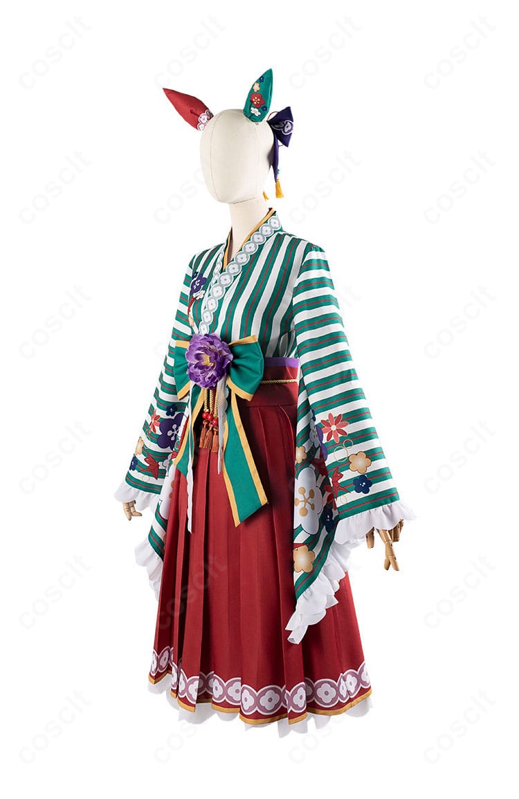ウマ娘 ナイスネイチャ 正月衣装コスプレの左側面ショット（フレアシルエットとラインの見え方）