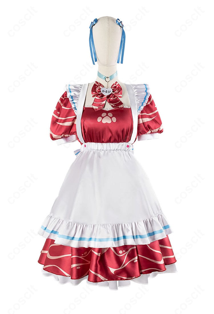 赤見かるび メイド服コスプレの正面全身。フリルとエプロンのレイアウト、ウエストラインが確認できる写真。