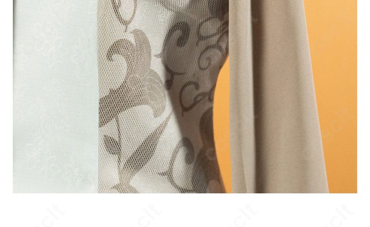 ウエスト周りの装飾ディテール。ベストとパンツのバランスでスマートなラインを形成。