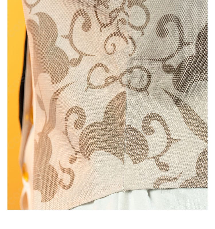 花柄装飾の刺繍アップ。繊細なステッチでフラワーモチーフを美しく再現。